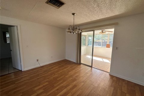 House in Ocala, Florida 2 bedrooms, 110.55 sq.m. № 1905838 - photo 2