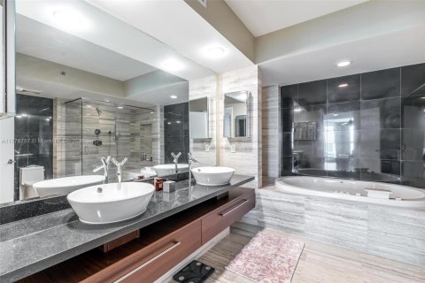 Condominio en alquiler en Fort Lauderdale, Florida, 3 dormitorios, 274.06 m2 № 1864741 - foto 22