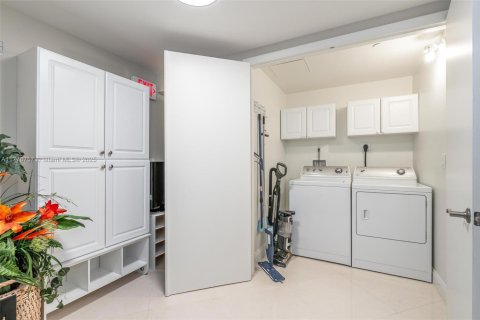 Condominio en alquiler en Fort Lauderdale, Florida, 3 dormitorios, 274.06 m2 № 1864741 - foto 26