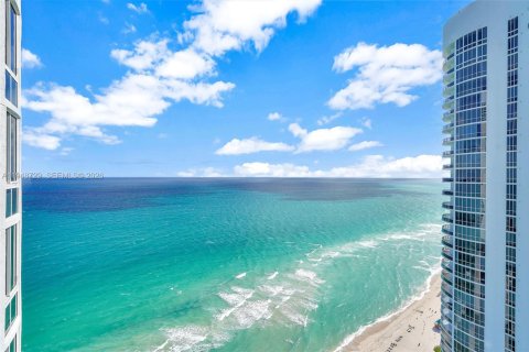 Купить кондоминиум в Санни-Айлс-Бич, Флорида 3 спальни, 183.85м2, № 2005968 - фото 25