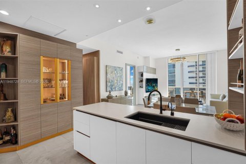 Купить кондоминиум в Санни-Айлс-Бич, Флорида 3 спальни, 183.85м2, № 2005968 - фото 26