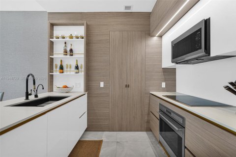 Купить кондоминиум в Санни-Айлс-Бич, Флорида 3 спальни, 183.85м2, № 2005968 - фото 30