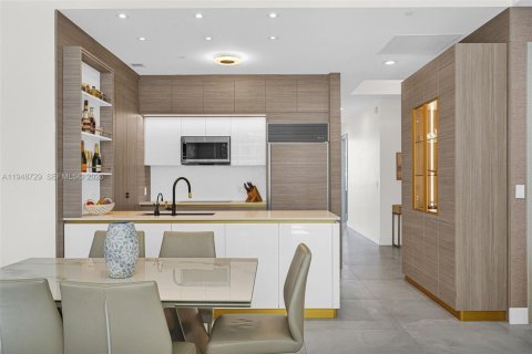 Купить кондоминиум в Санни-Айлс-Бич, Флорида 3 спальни, 183.85м2, № 2005968 - фото 19