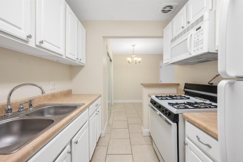 Condo in Gainesville, Florida, 1 bedroom  № 1848132 - photo 8