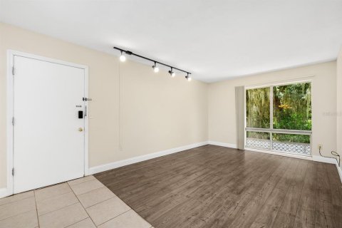 Condo in Gainesville, Florida, 1 bedroom  № 1848132 - photo 5