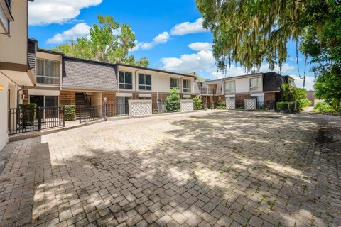 Condo in Gainesville, Florida, 1 bedroom  № 1848132 - photo 1