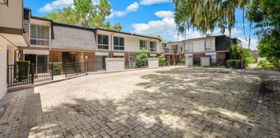 Condo in Gainesville, Florida, 1 bedroom  № 1848132