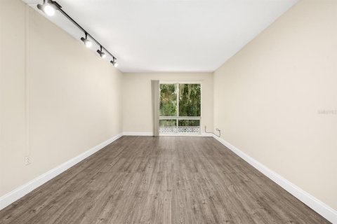 Condo in Gainesville, Florida, 1 bedroom  № 1848132 - photo 6