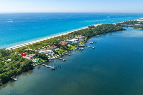 Снять в аренду виллу или дом в Маналапан, Флорида 5 спален, 947.6м2, № 1081383 - фото 1