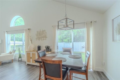 House in Casselberry, Florida 4 bedrooms, 213.77 sq.m. № 1911005 - photo 10