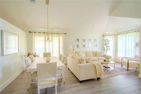 House in Casselberry, Florida 4 bedrooms, 213.77 sq.m. № 1911005 - photo 5