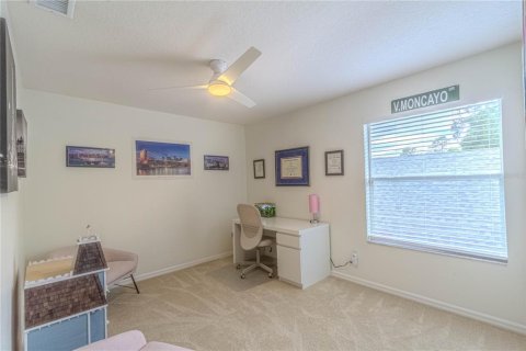 House in Casselberry, Florida 4 bedrooms, 213.77 sq.m. № 1911005 - photo 18