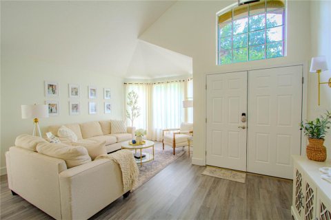 House in Casselberry, Florida 4 bedrooms, 213.77 sq.m. № 1911005 - photo 4