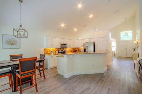 House in Casselberry, Florida 4 bedrooms, 213.77 sq.m. № 1911005 - photo 13