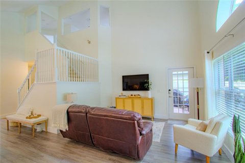 House in Casselberry, Florida 4 bedrooms, 213.77 sq.m. № 1911005 - photo 15