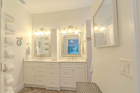 House in Casselberry, Florida 4 bedrooms, 213.77 sq.m. № 1911005 - photo 22