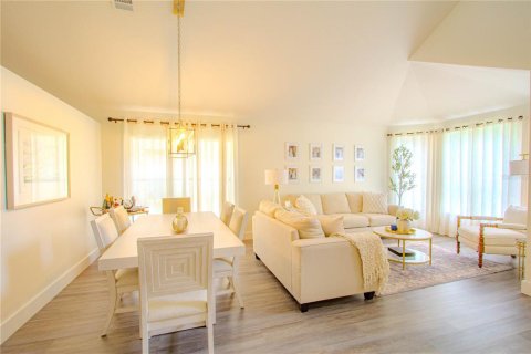House in Casselberry, Florida 4 bedrooms, 213.77 sq.m. № 1911005 - photo 14