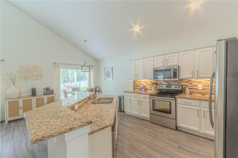 House in Casselberry, Florida 4 bedrooms, 213.77 sq.m. № 1911005 - photo 9