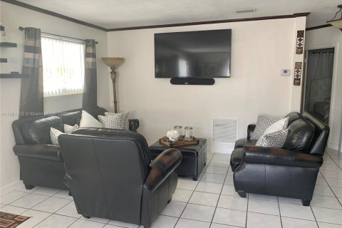 Casa en alquiler en Davie, Florida, 3 dormitorios, 124.02 m2 № 1925096 - foto 4