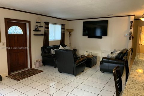 Casa en alquiler en Davie, Florida, 3 dormitorios, 124.02 m2 № 1925096 - foto 2