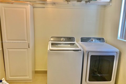 Casa en alquiler en Davie, Florida, 3 dormitorios, 124.02 m2 № 1925096 - foto 17