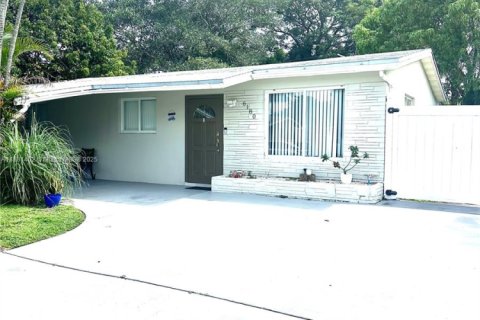 Casa en alquiler en Davie, Florida, 3 dormitorios, 124.02 m2 № 1925096 - foto 1