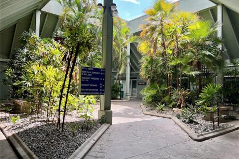 Propiedad comercial en alquiler en Tampa, Florida № 1536300 - foto 4