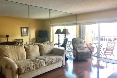 Condominio en alquiler en North Miami Beach, Florida, 1 dormitorio, 60.57 m2 № 1957578 - foto 15