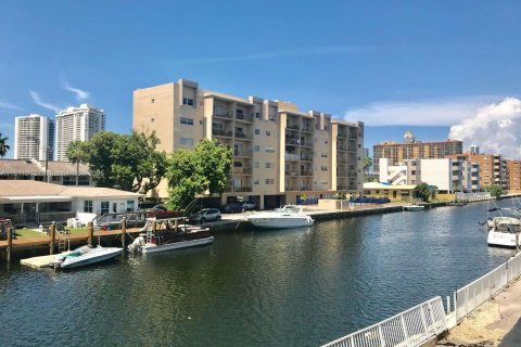 Condominio en alquiler en North Miami Beach, Florida, 1 dormitorio, 60.57 m2 № 1957578 - foto 4