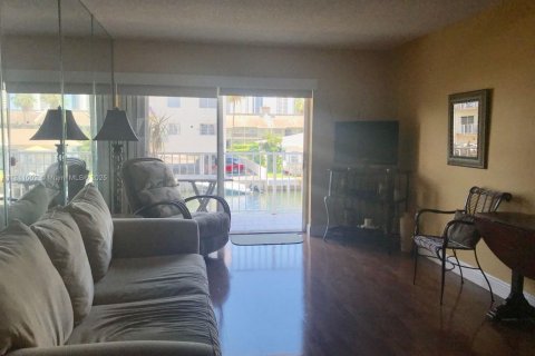 Condominio en alquiler en North Miami Beach, Florida, 1 dormitorio, 60.57 m2 № 1957578 - foto 3