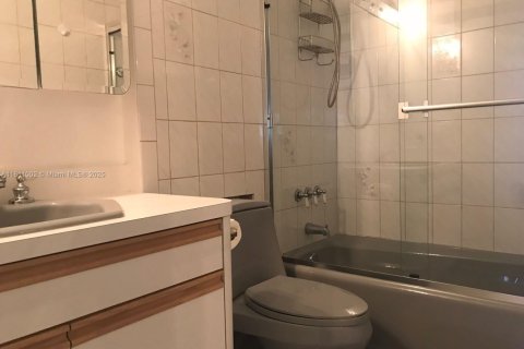 Condominio en alquiler en North Miami Beach, Florida, 1 dormitorio, 60.57 m2 № 1957578 - foto 13