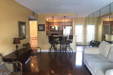 Condominio en alquiler en North Miami Beach, Florida, 1 dormitorio, 60.57 m2 № 1957578 - foto 2