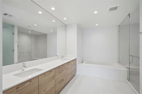 Condo in Saint Petersburg, Florida, 3 bedrooms № 2374146 - photo 17