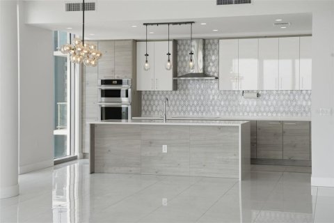 Condo in Saint Petersburg, Florida, 3 bedrooms № 2374146 - photo 11