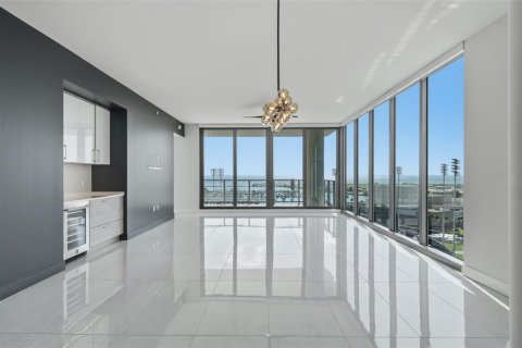 Condo in Saint Petersburg, Florida, 3 bedrooms № 2374146 - photo 12