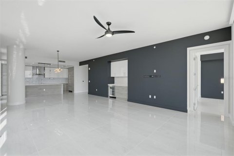 Condo in Saint Petersburg, Florida, 3 bedrooms № 2374146 - photo 15