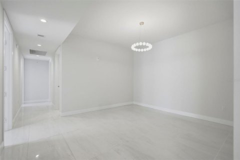 Condo in Saint Petersburg, Florida, 3 bedrooms № 2374146 - photo 24