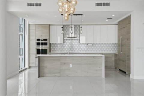 Condo in Saint Petersburg, Florida, 3 bedrooms № 2374146 - photo 10