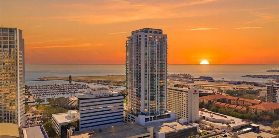 Condo in Saint Petersburg, Florida, 3 bedrooms № 2374146