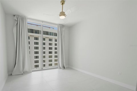 Condo in Saint Petersburg, Florida, 3 bedrooms № 2374146 - photo 26