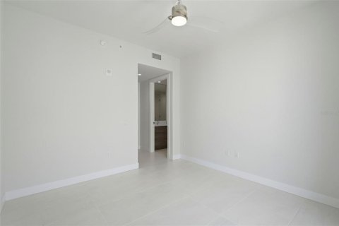 Condo in Saint Petersburg, Florida, 3 bedrooms № 2374146 - photo 27
