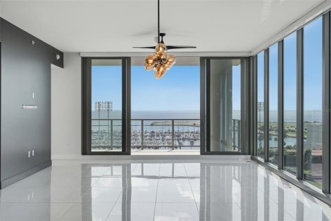 Condo in Saint Petersburg, Florida, 3 bedrooms № 2374146 - photo 14