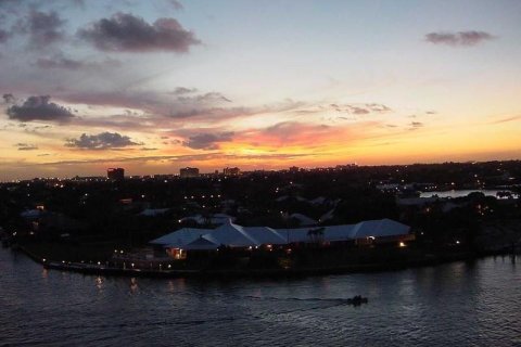 Condo in Fort Lauderdale, Florida, 3 bedrooms  № 940842 - photo 1