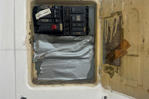 Villa ou maison à vendre à Miami, Floride: 2 chambres, 113.06 m2 № 2004957 - photo 27