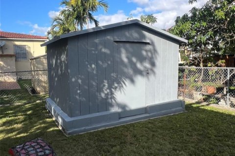 Villa ou maison à vendre à Miami, Floride: 2 chambres, 113.06 m2 № 2004957 - photo 24