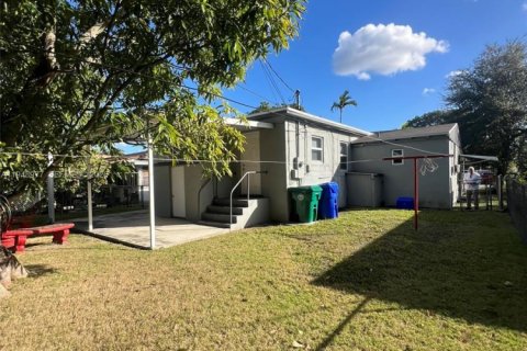 Villa ou maison à vendre à Miami, Floride: 2 chambres, 113.06 m2 № 2004957 - photo 23