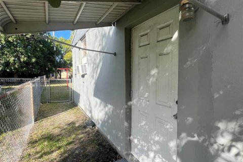 Villa ou maison à vendre à Miami, Floride: 2 chambres, 113.06 m2 № 2004957 - photo 22