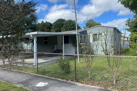 Villa ou maison à Miami, Floride 2 chambres, 113.06 m2 № 2004957