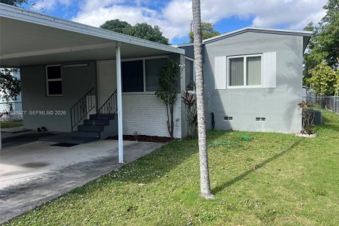 Villa ou maison à vendre à Miami, Floride: 2 chambres, 113.06 m2 № 2004957 - photo 3