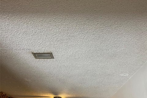 Villa ou maison à vendre à Miami, Floride: 2 chambres, 113.06 m2 № 2004957 - photo 15